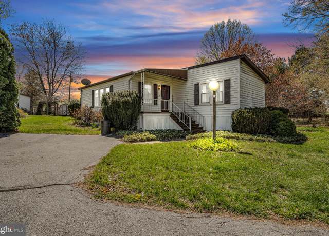 Property at 124 Woods Dr #9, Mechanicsburg, PA 17050, 2 beds, 2 baths