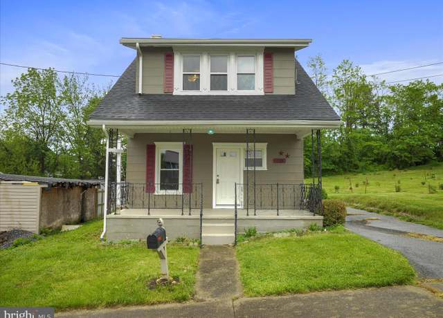 Property at 418 W Fifth St, Waynesboro, PA 17268, 3 beds, 2 baths