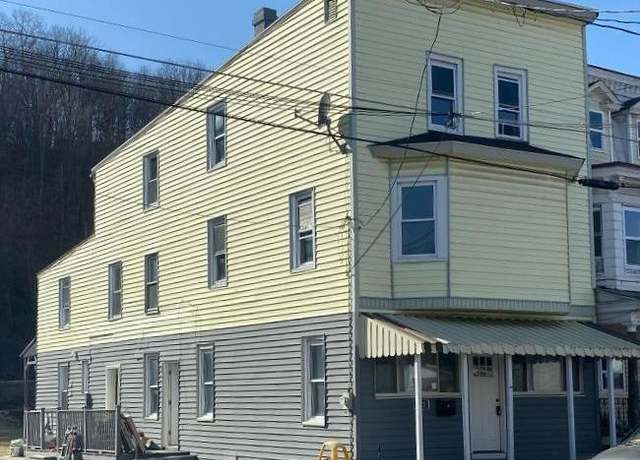 Property at 432 S Shamokin St, Shamokin, PA 17872, 6 beds, 2 baths