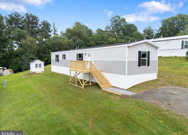 Property at 16 Pine St, York, PA 17406, 3 beds, 2 baths