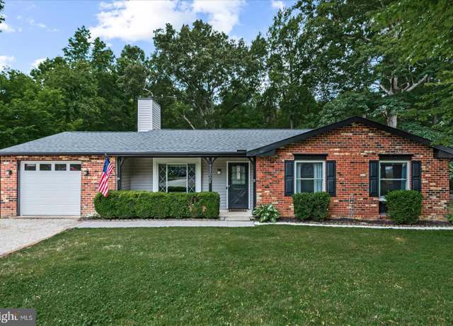 Property at 7300 Summertree Dr, North Chesterfield, VA 23224, 3 beds, 2 baths