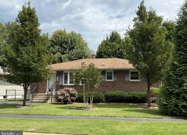 Property at 24 Guenever Dr, New Castle, DE 19720, 3 beds, 1.5 baths