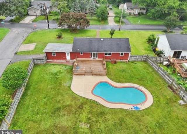 Property at 814 Manhattan Beach Rd, Severna Park, MD 21146, 3 beds, 2.5 baths