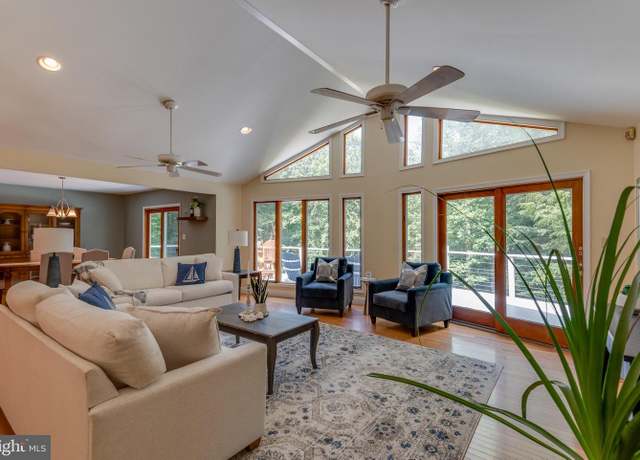 Property at 41950 Clover Hill Ct, Hollywood, MD 20636, 4 beds, 3.5 baths
