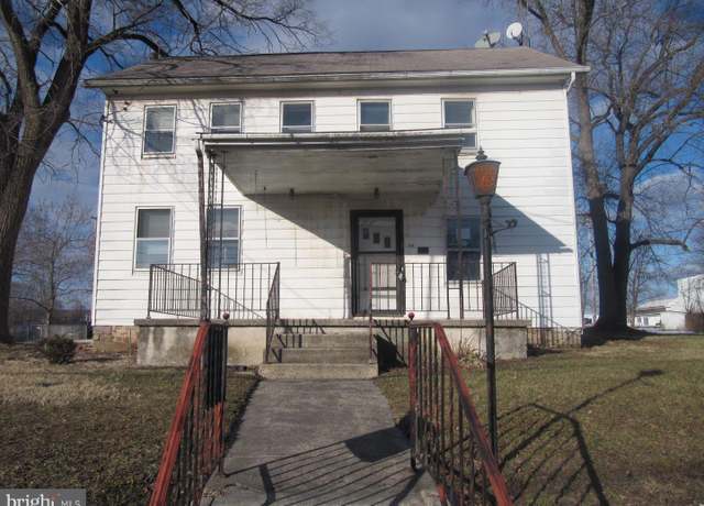 Property at 114 E York St, Biglerville, PA 17307, 3 beds, 2 baths