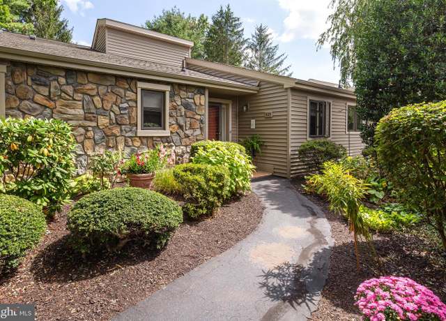 Property at 925 Jefferson Way, West Chester, PA 19380, 2 beds, 3 baths