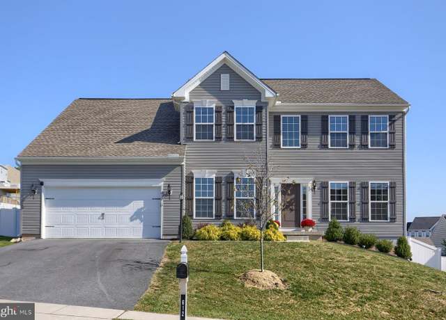Property at 612 Royal Terrace Dr, Harrisburg, PA 17112, 5 beds, 3.5 baths