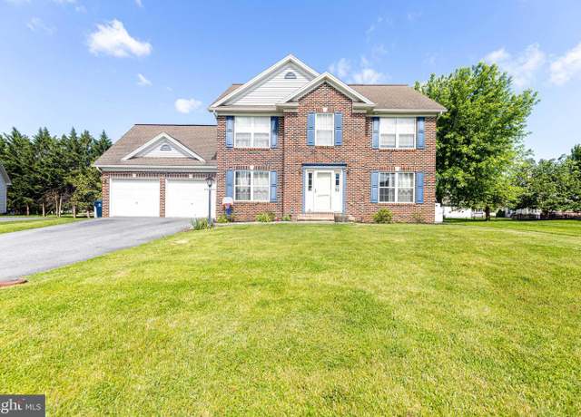 Property at 13201 Shawnee Cir E, Waynesboro, PA 17268, 4 beds, 3 baths