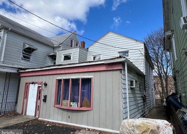 Property at 15 West Ave, Mount Carmel, PA 17851, 3 beds, 2 baths
