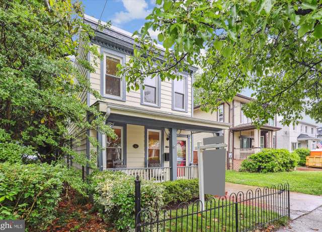Property at 104 E Oxford Ave, Alexandria, VA 22301, 2 beds, 2.5 baths