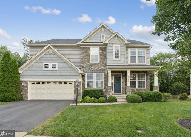 Property at 13831 Barrymore Ct, Gainesville, VA 20155, 4 beds, 4 baths