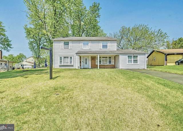 Property at 125 Bayberry Ln, Willingboro, NJ 08046, 3 beds, 2.5 baths