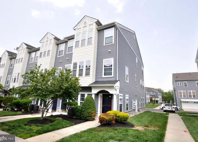 Property at 18 Swan Ct, Delanco, NJ 08075, 2 beds, 2 baths