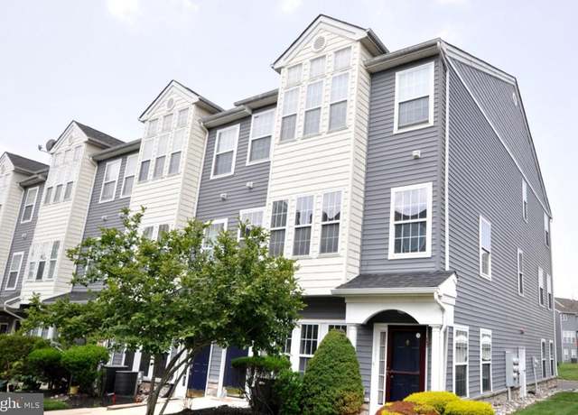 Property at 18 Swan Ct, Delanco, NJ 08075, 2 beds, 2 baths
