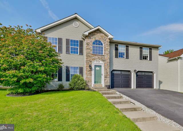 Property at 5007 Foxdale Dr, Whitehall, PA 18052, 3 beds, 1.5 baths