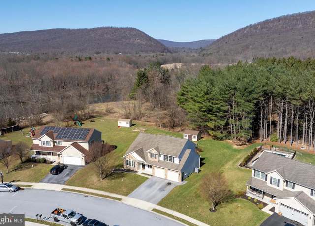 Property at 19 Kreider Dr, Jonestown, PA 17038, 4 beds, 2.5 baths
