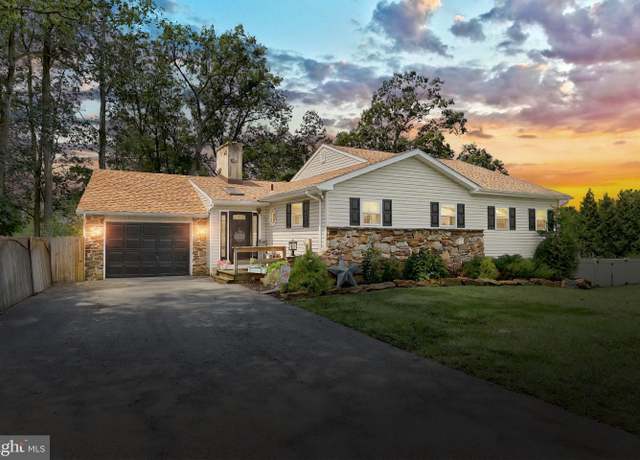 Property at 60 Massa Dr, Windsor, PA 17366, 3 beds, 2 baths