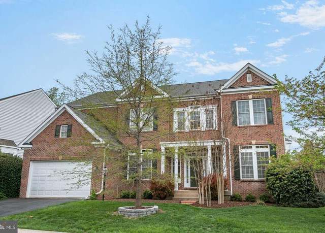 Property at 7818 Rose Garden Ln, Springfield, VA 22153, 4 beds, 4.5 baths