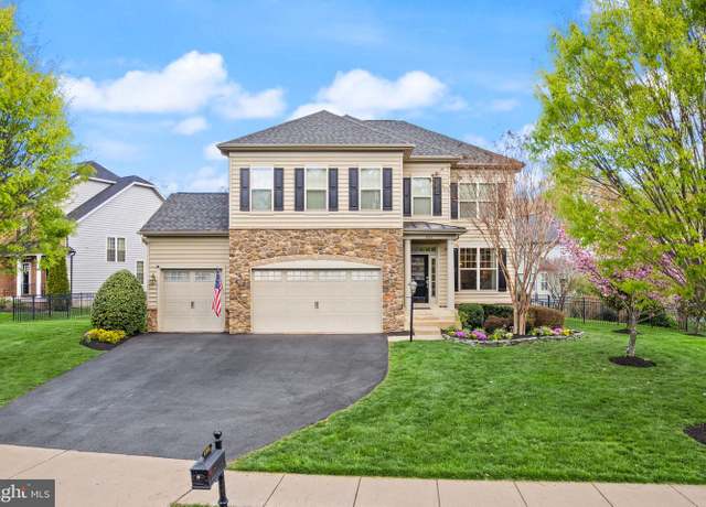 Property at 6846 Noyes Ave, Haymarket, VA 20169, 5 beds, 4.5 baths