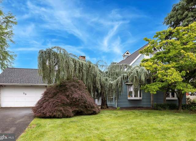 Property at 39 Smoketree Rd, Levittown, PA 19056, 4 beds, 3 baths
