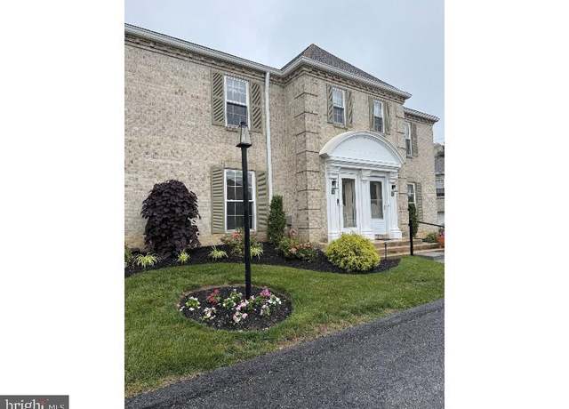 Property at 1000 Country Club Rd #19, York, PA 17403, 3 beds, 2.5 baths