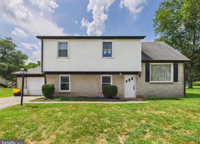 Property at 2850 Mayfield Dr, Dover, PA 17315, 3 beds, 2.5 baths