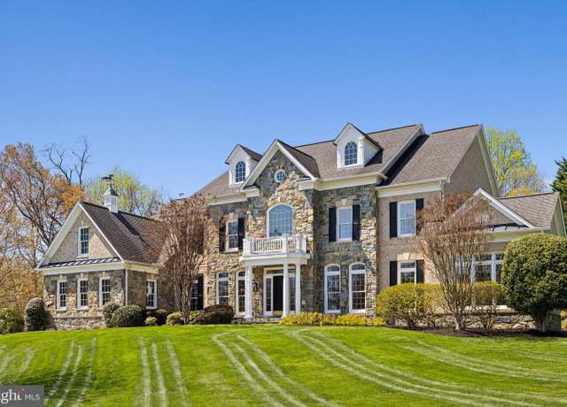 Property at 11050 Heathland Dr, Oakton, VA 22124, 4 beds, 6 baths
