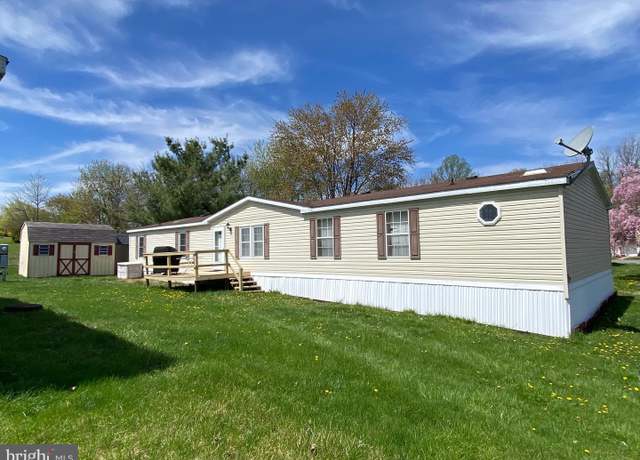 Property at 713 1st Street Ext, Hamburg, PA 19526, 4 beds, 2.5 baths