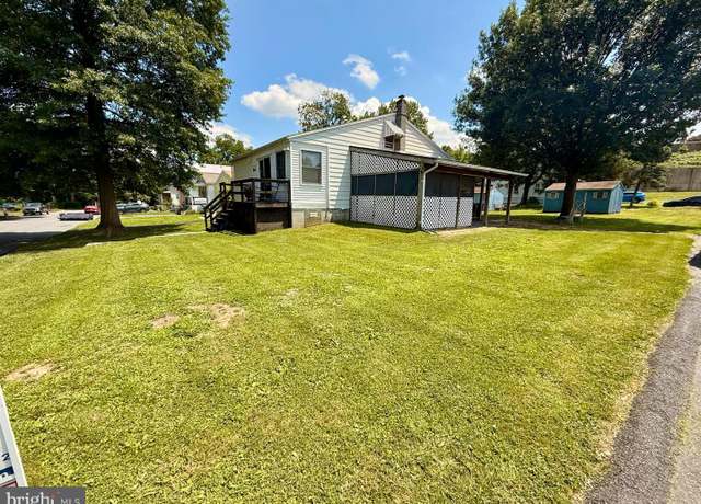 Property at 2130 Lincoln Ave, Reading, PA 19609, 4 beds, 1 bath