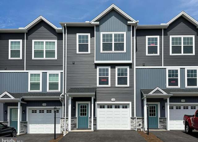 Property at 142 Highpoint Park Dr, Pleasant Gap, PA 16823, 3 beds, 2.5 baths