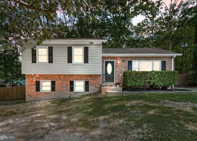 Property at 4 Columbus Ct, Fredericksburg, VA 22407, 3 beds, 2 baths
