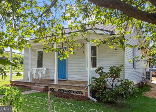 Property at 821 N Bayard Ave, Waynesboro, VA 22980, 2 beds, 1 bath