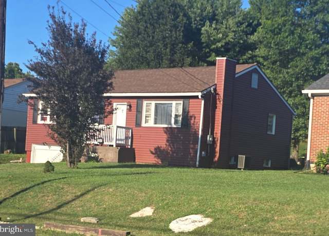 Property at 1041 N Mildred St, Ranson, WV 25438, 3 beds, 1 bath