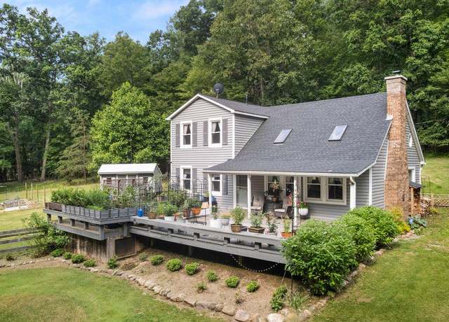 Property at 206 English Muffin Ct, Berkeley Springs, WV 25411, 3 beds, 2 baths