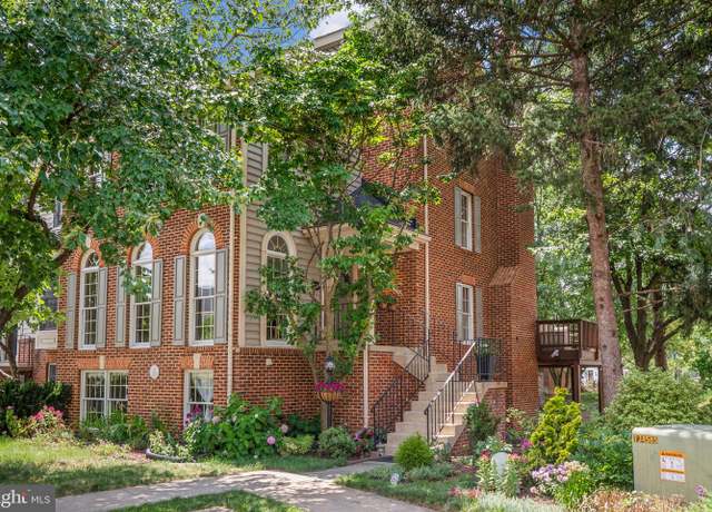 Property at 121 Long Acre Ct, Frederick, MD 21702, 4 beds, 3.5 baths