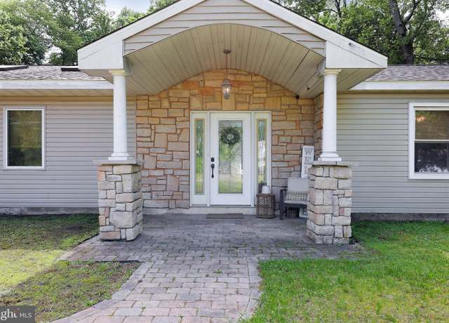 Property at 390 E Millstream Rd, Cream Ridge, NJ 08514, 3 beds, 1.5 baths