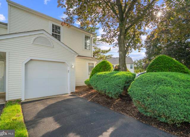 Property at 26 Portsmouth Ct, Holland, PA 18966, 2 beds, 2.5 baths