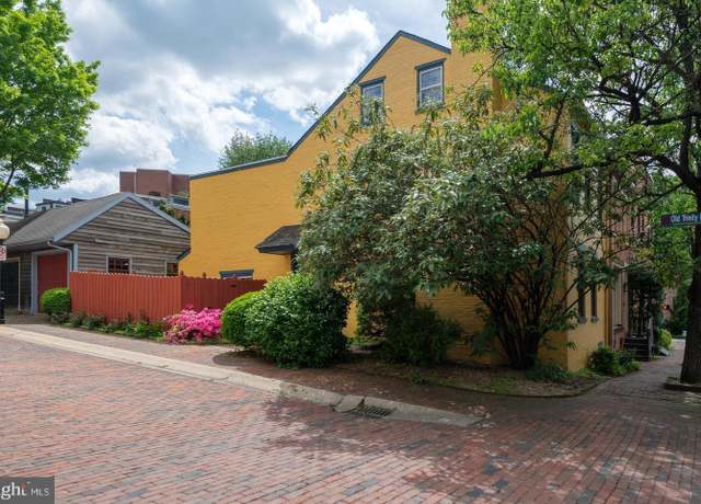 Property at 108 E Vine St, Lancaster, PA 17602, 3 beds, 1 bath