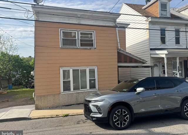 Property at 1646 W Norwegian St, Pottsville, PA 17901, 4 beds, 1.5 baths