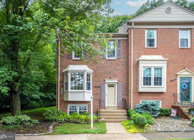 Property at 10462 Malone Ct, Fairfax, VA 22032, 3 beds, 3.5 baths