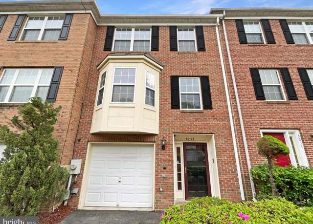 Property at 8233 Dellwood Ct, Lanham, MD 20706, 3 beds, 2.5 baths