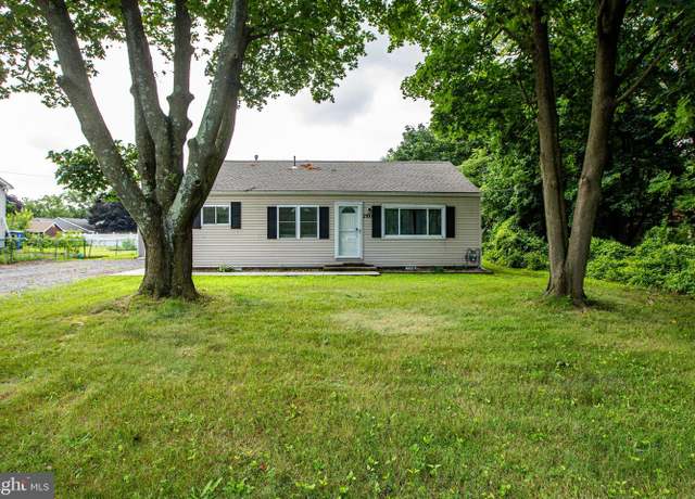Property at 2100 Old York Rd, Burlington, NJ 08016, 3 beds, 1 bath