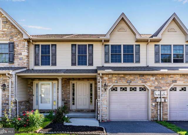 Property at 12 Nottingham Dr, Mechanicsburg, PA 17050, 3 beds, 2.5 baths