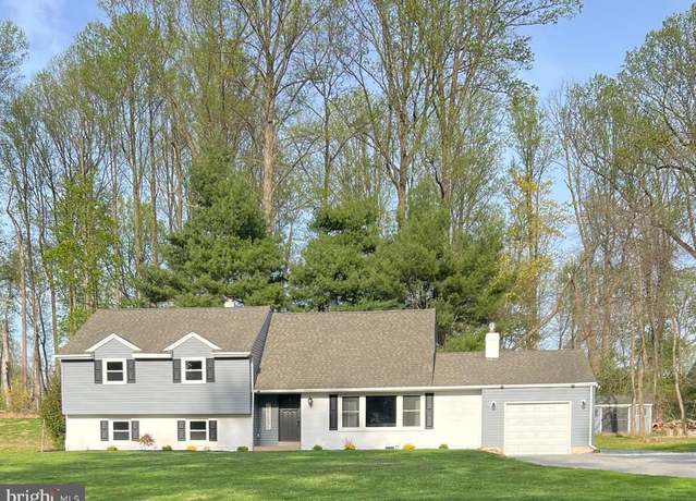 Property at 222 Green Tree Dr, West Chester, PA 19382, 4 beds, 3.5 baths