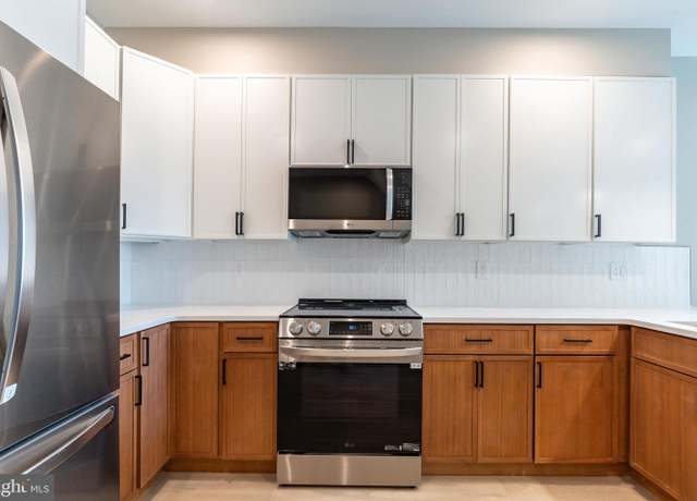 Property at 2048 3rd St, Philadelphia, PA 19122, 6 beds, 4 baths