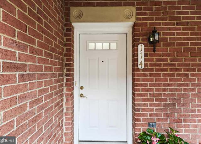Property at 6924 Fairfax Dr #114, Arlington, VA 22213, 2 beds, 2 baths
