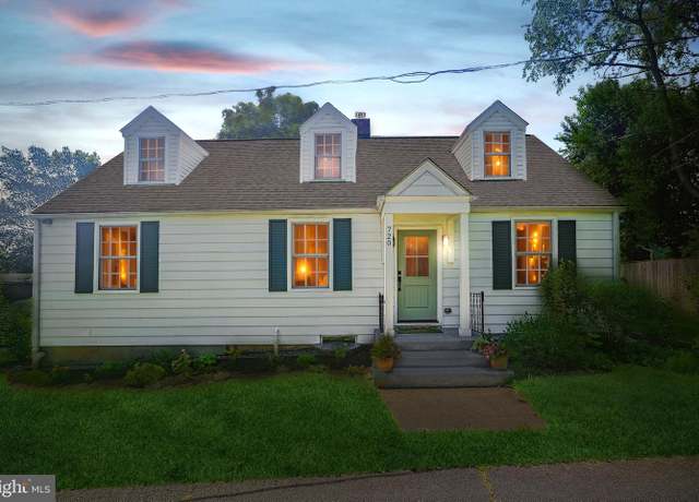 Property at 720 E Stephens Ln, Purcellville, VA 20132, 4 beds, 2.5 baths