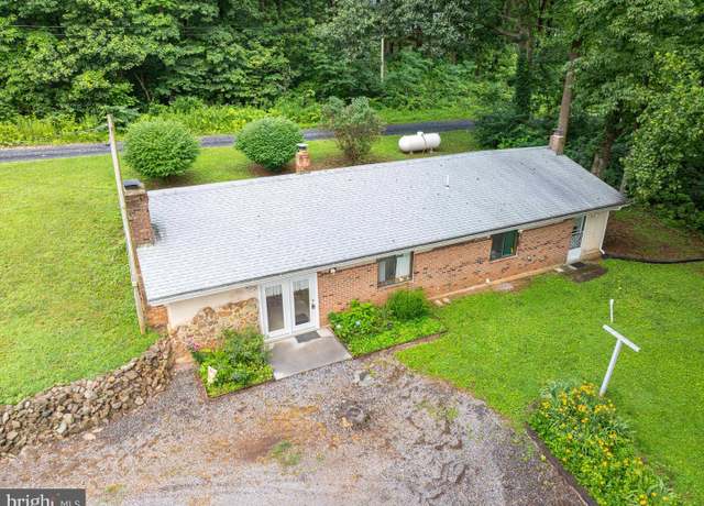 Property at 112 Highland Way, Chester Gap, VA 22623, 3 beds, 1 bath