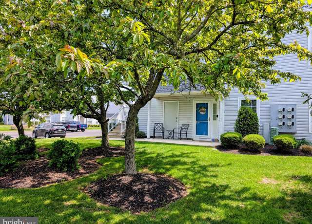 Property at 1009 Squirrel Rd, Marlton, NJ 08053, 2 beds, 2 baths