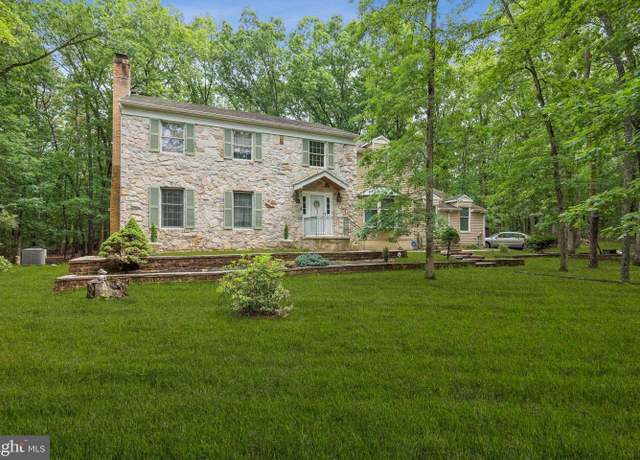 Property at 1 Dickson Dr, Medford, NJ 08055, 4 beds, 2.5 baths